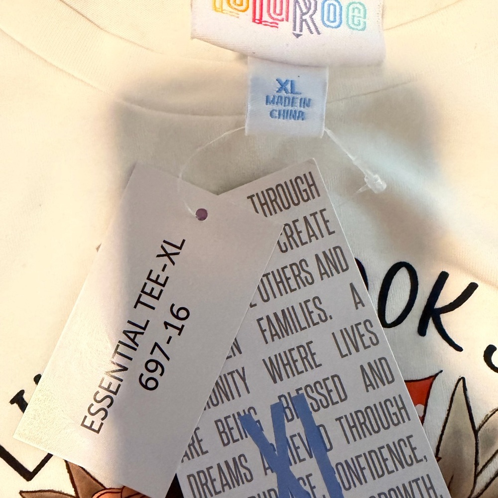 LuLaRoe Essential Tee –       Custom Design – NWT - Picture 3 of 4